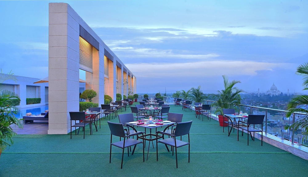Radisson Hotel Agra 59/68