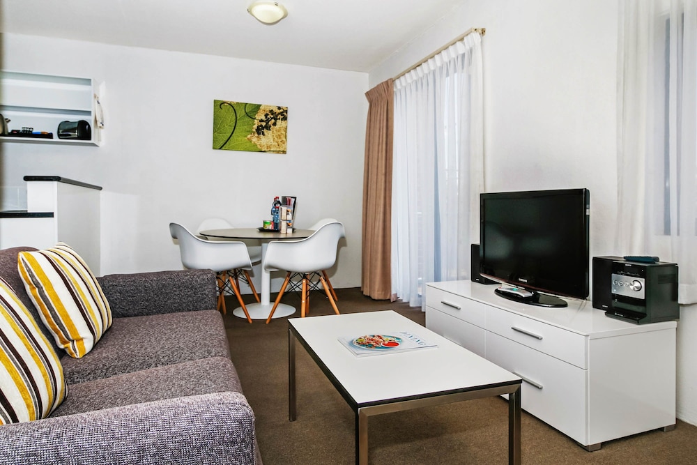 Breakfree Adelaide 44/62