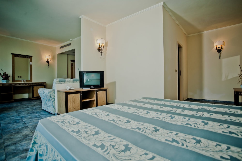 Chaika Beach Resort 11/50