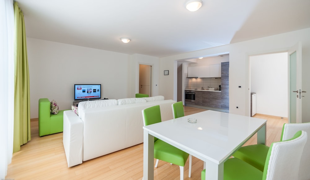 Sunnyside Apartments Petrcane 24/50