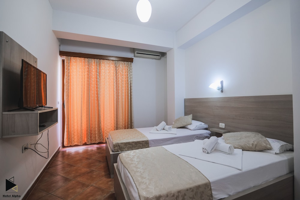 Hotel Alpha 18/50