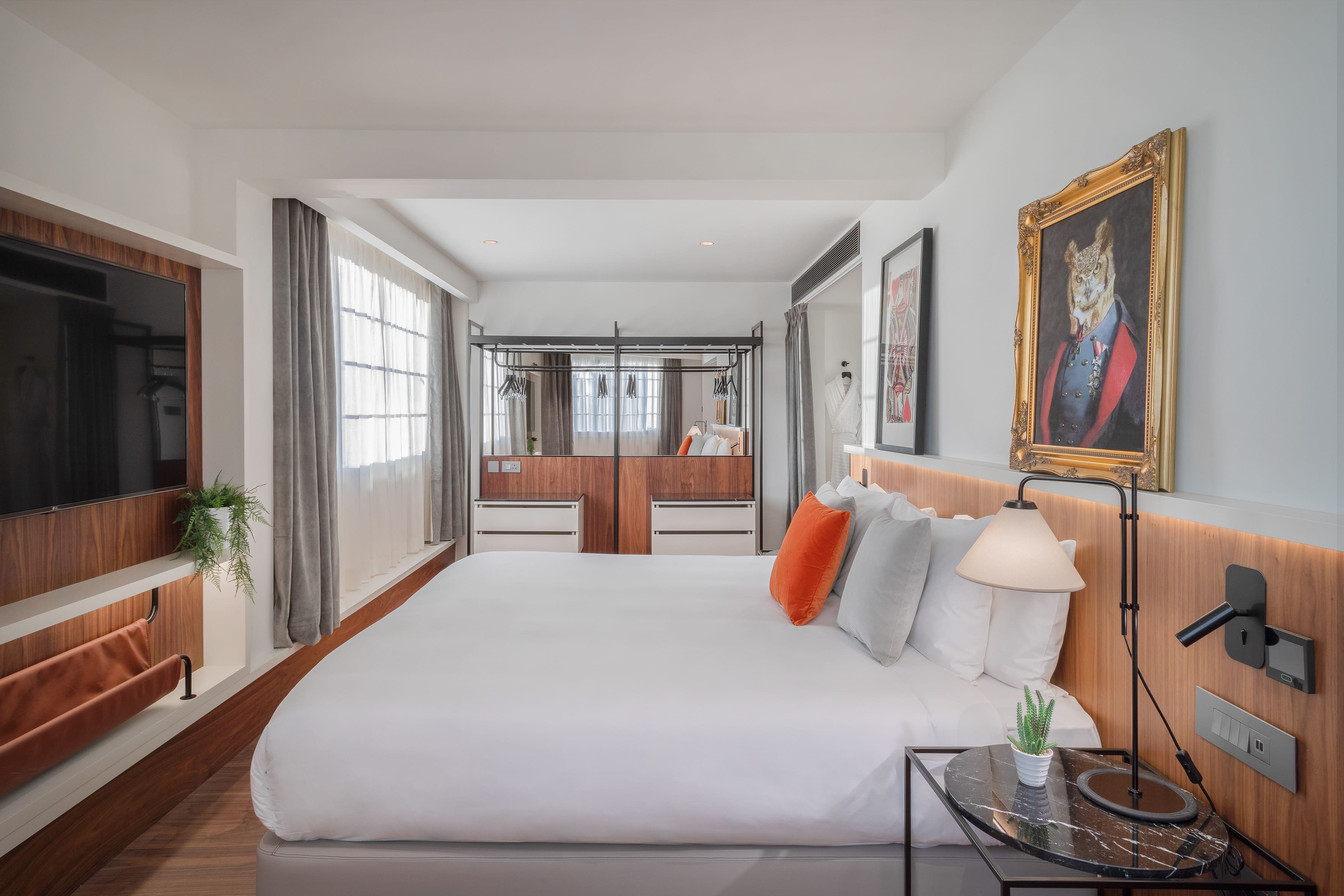 Regent, Suite