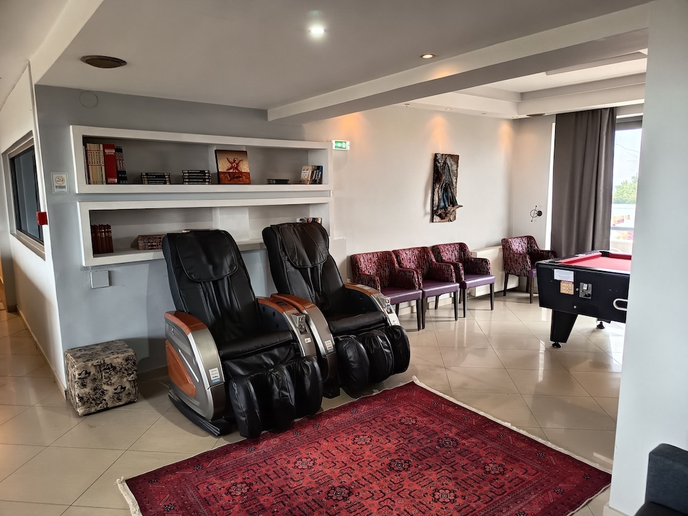 ASSEMBLY HOTEL 32/45