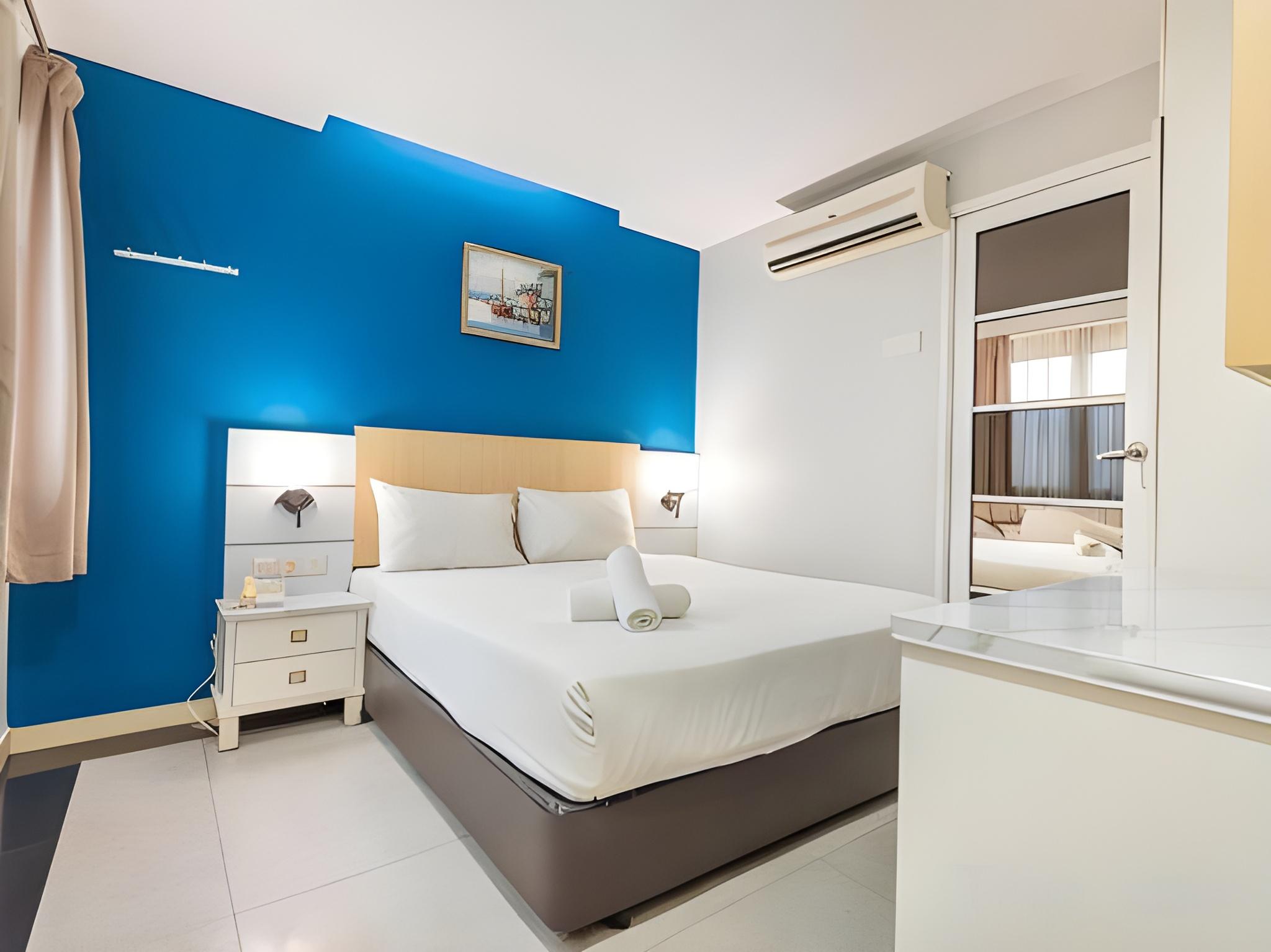 DELUXE QUEEN ROOM