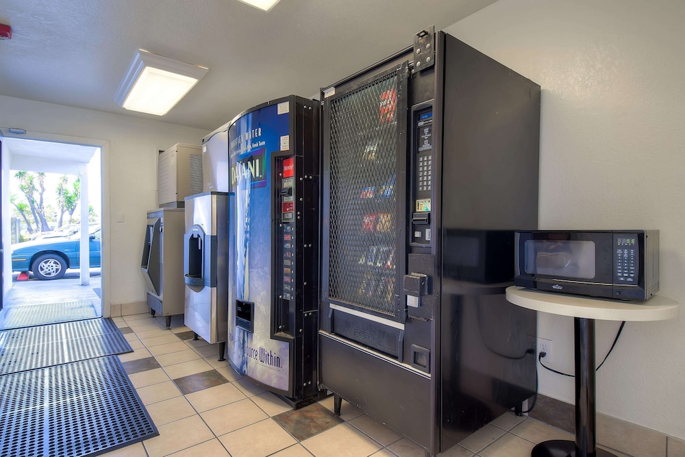 Motel6 Westminster, CA - South - Long Beach Area 27/43
