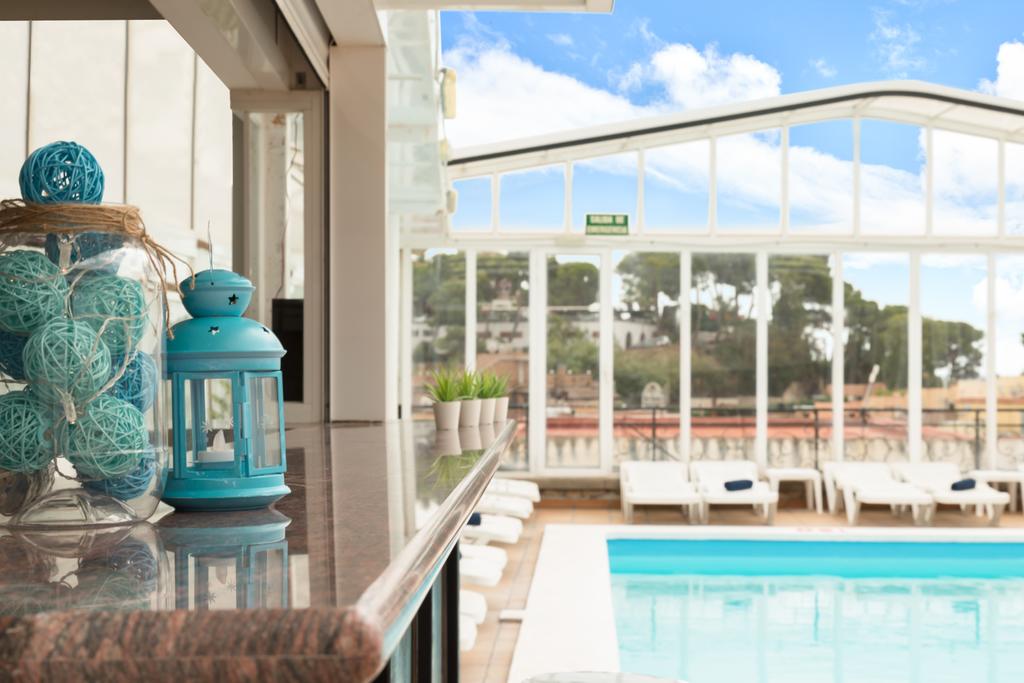 Mercedes Hotel 25/56