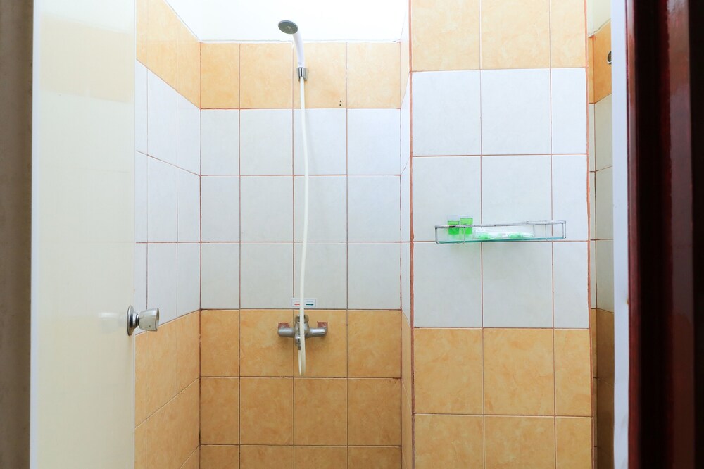 Hotel O near Mall Panakukkang formerly Al-Badar Hotel Syariah 52/52