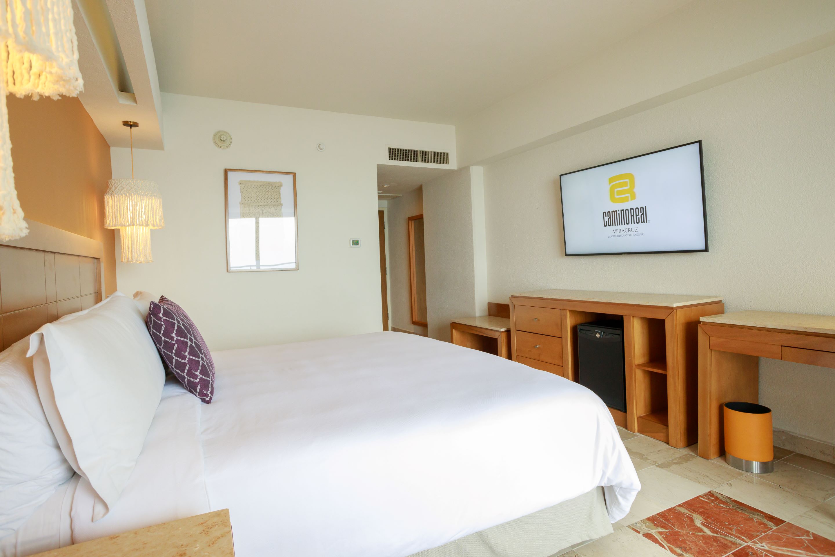 Club, King Bed