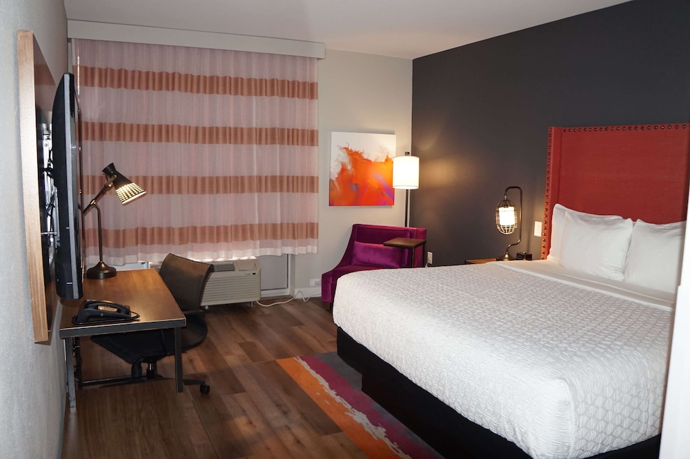 La Quinta Inn And Suites By Wyndham Lewisville 11/50