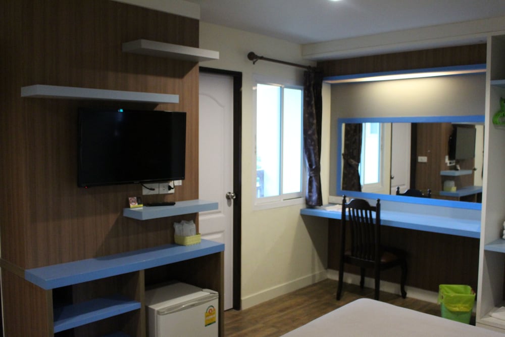 Samsen Sam Place Hotel 56/66