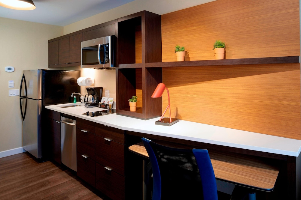 Towneplace Suites By Marriott Grand Rapids Airport 32/36
