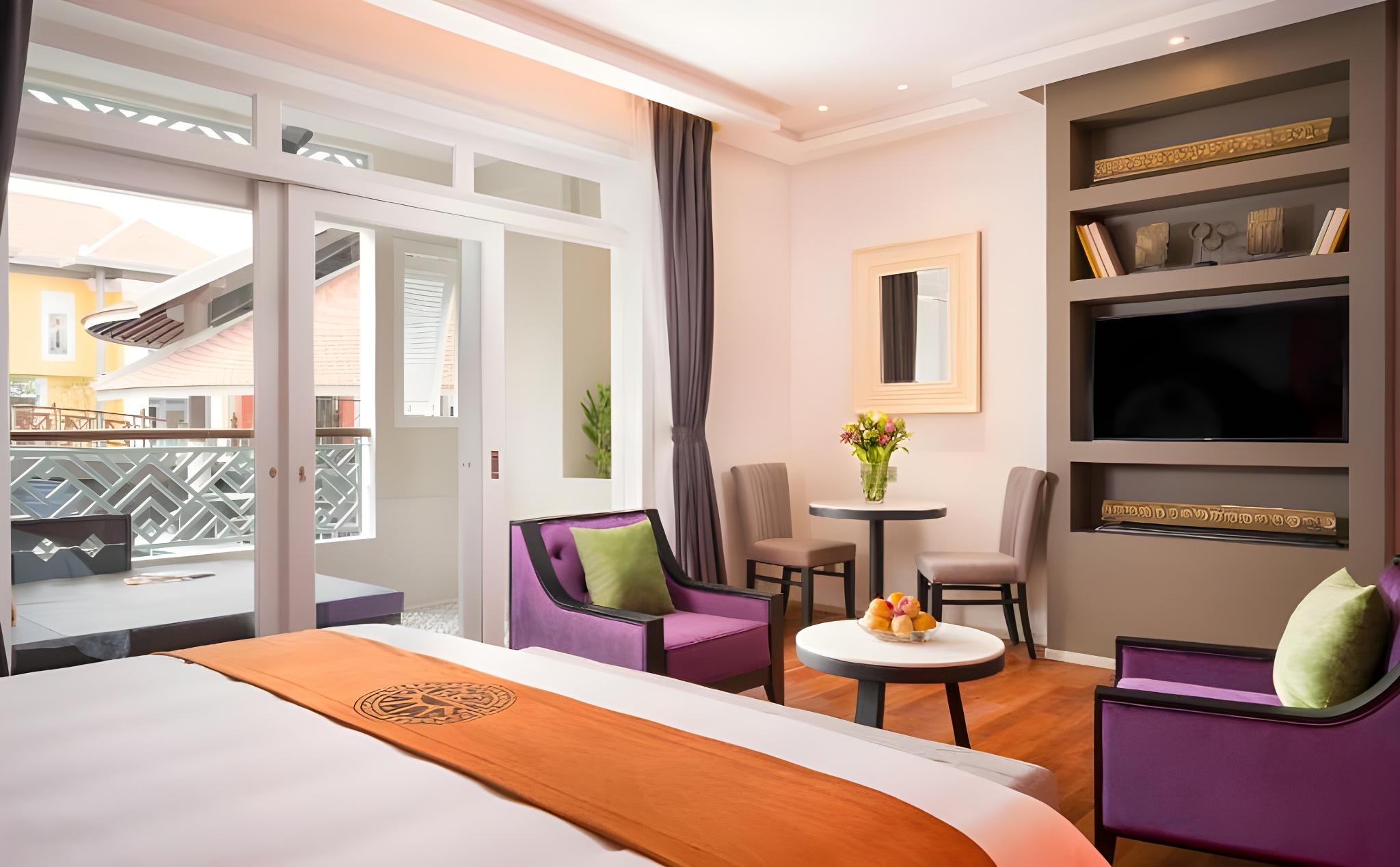Pool, Superior, Suite, Queen Bed, Terrace