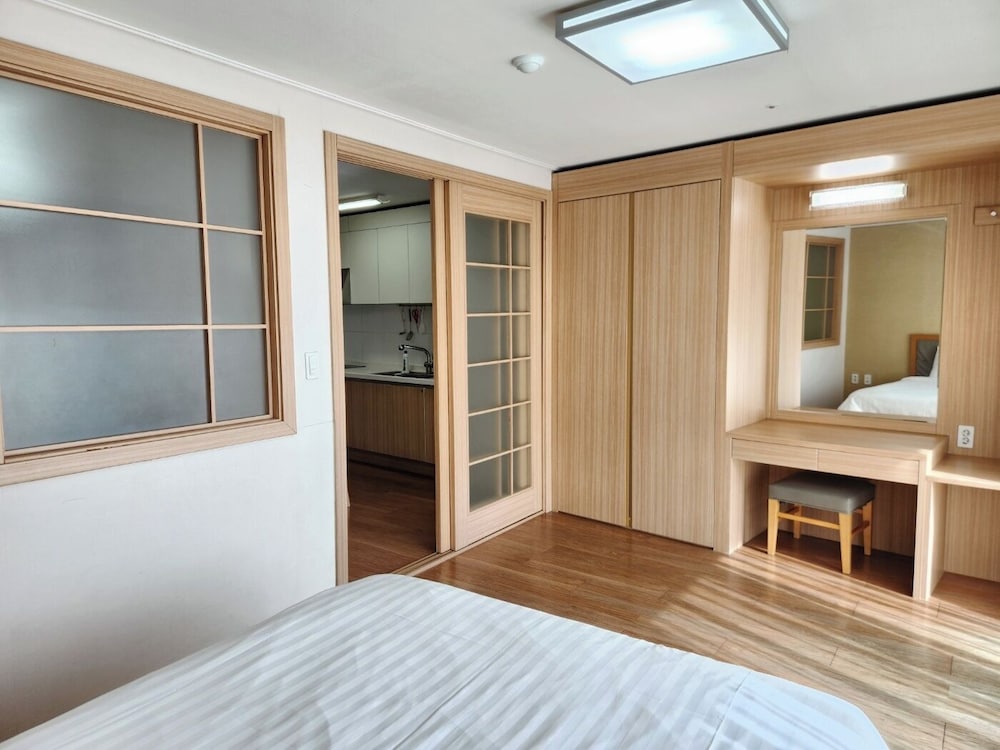 Ondol, Maple, 3 Futon Beds