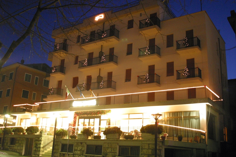 Hotel Monica 1/33