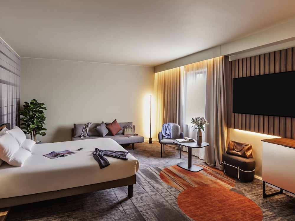 JUNIOR SUITE, QUEEN BED