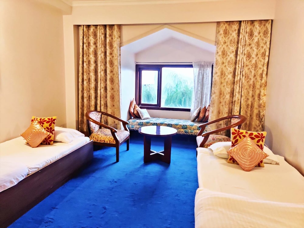 Whistling Pines Resort 19/50