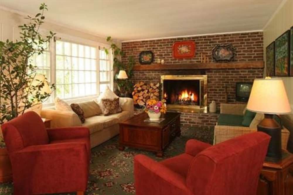 Deerhill Inn 57/77