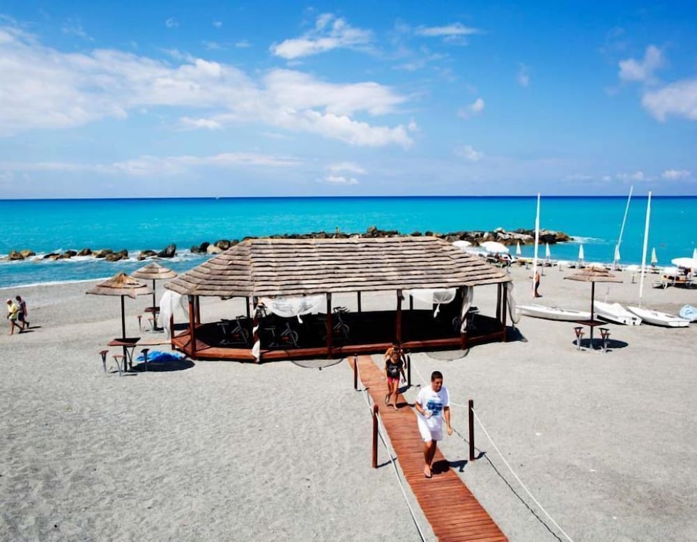 Le Mandrelle Beach Resort 15/28