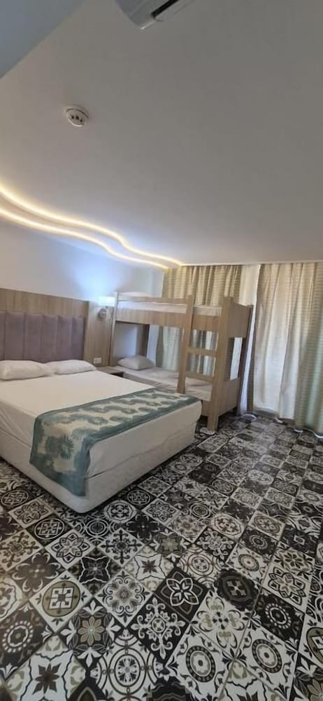 Cengiz Kaan Hotel 17/30