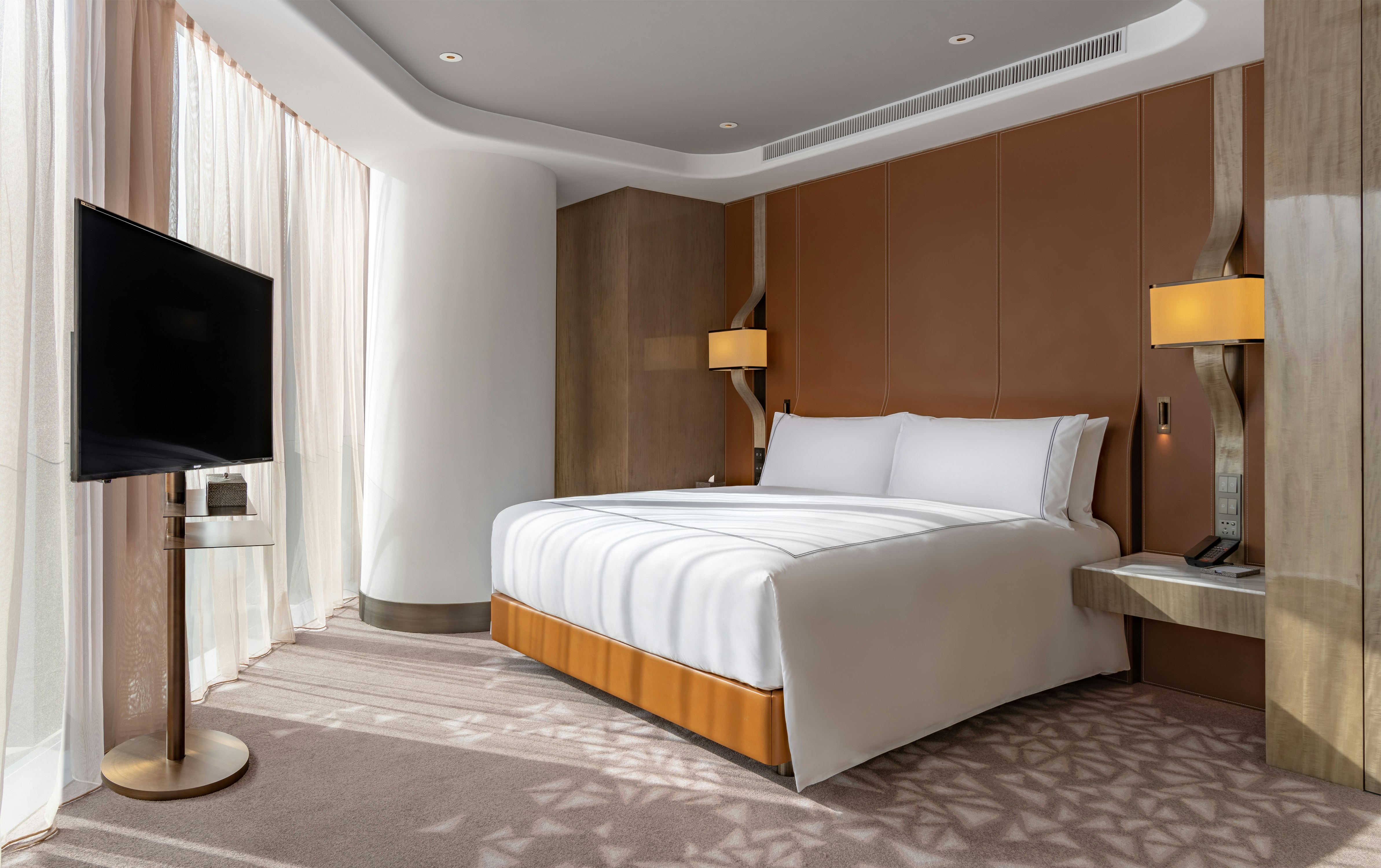 DELUXE, SUITE, KING BED