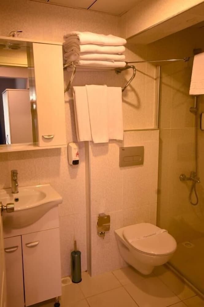 Parion House Hotel 18/19