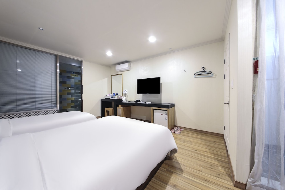 DELUXE, TWIN BEDS