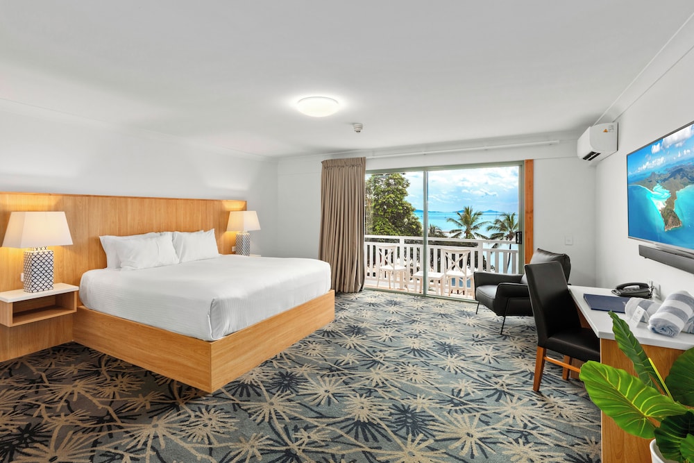 AIRLIE BEACH HOTEL 24/70