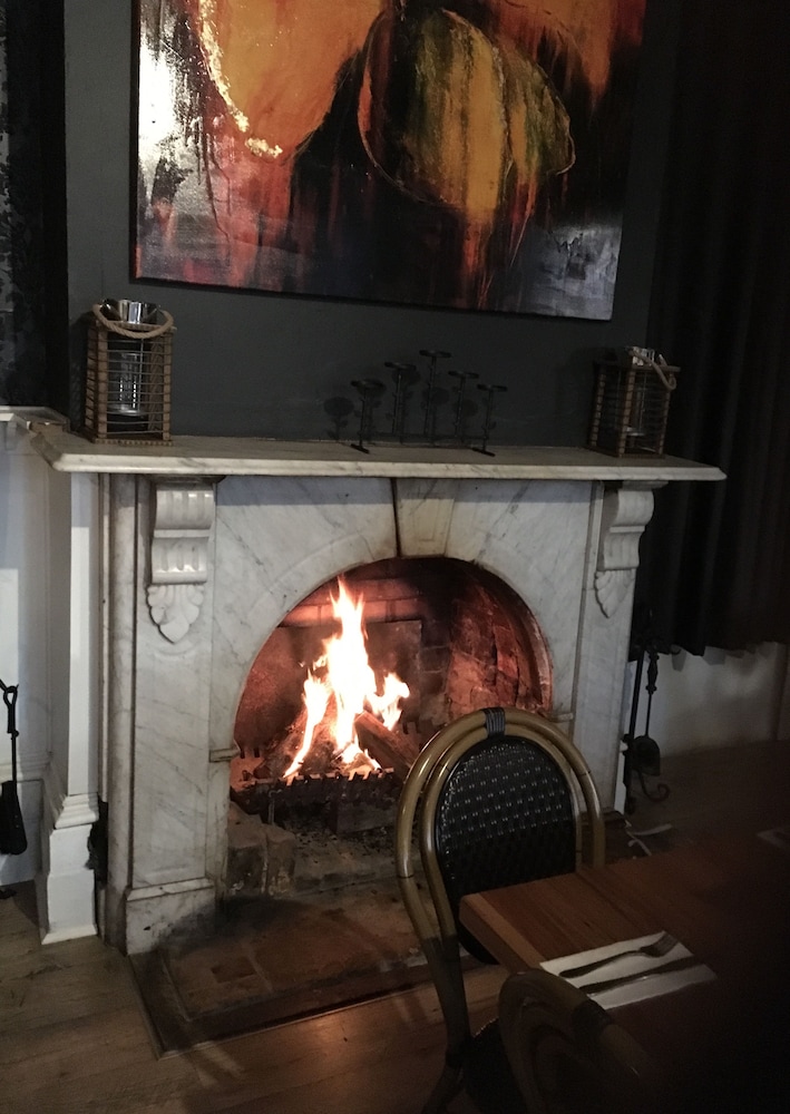 The Grand Hotel Healesville 6/47