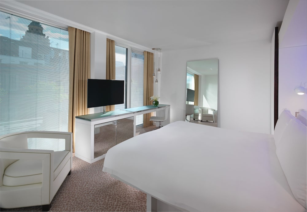 St Martins Lane Hotel 19/75