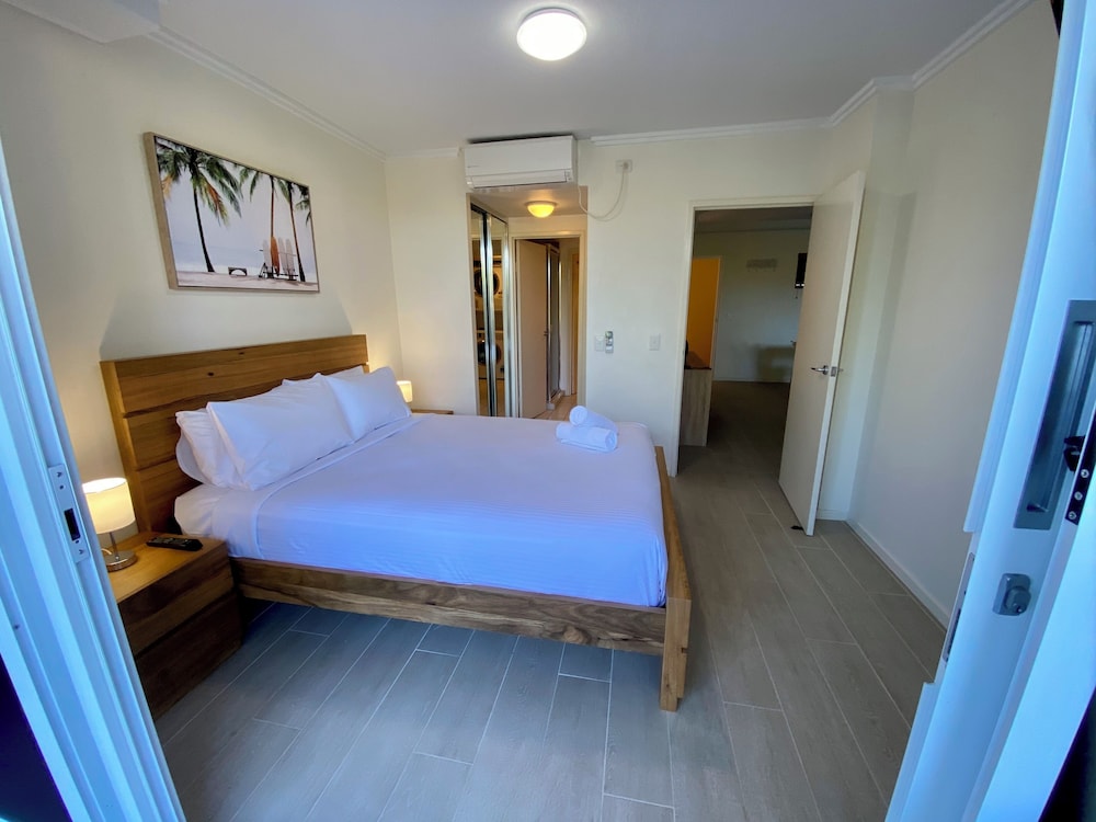 SEACHANGE COOLUM BEACH 22/76