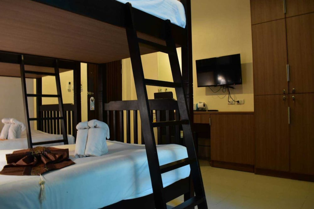 The Wave Hotel Patong 41/73