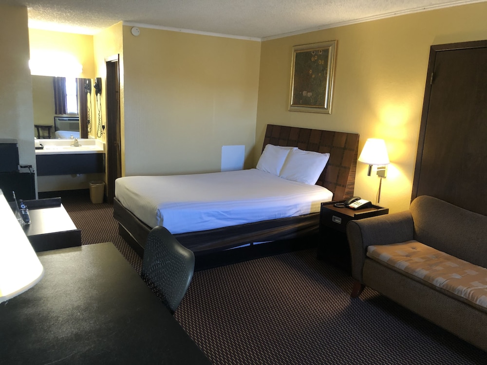 Nendels Inn and Suites Dodge City Airport 7/35