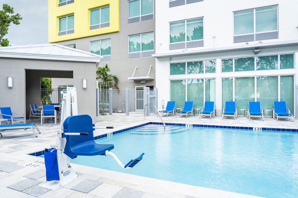 Holiday Inn Express Doral Miami in DORAL - FL