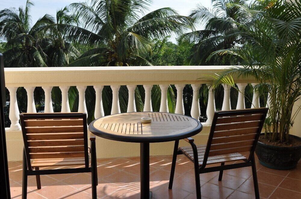 PALM BEACH RESORT AND SPA 35/48