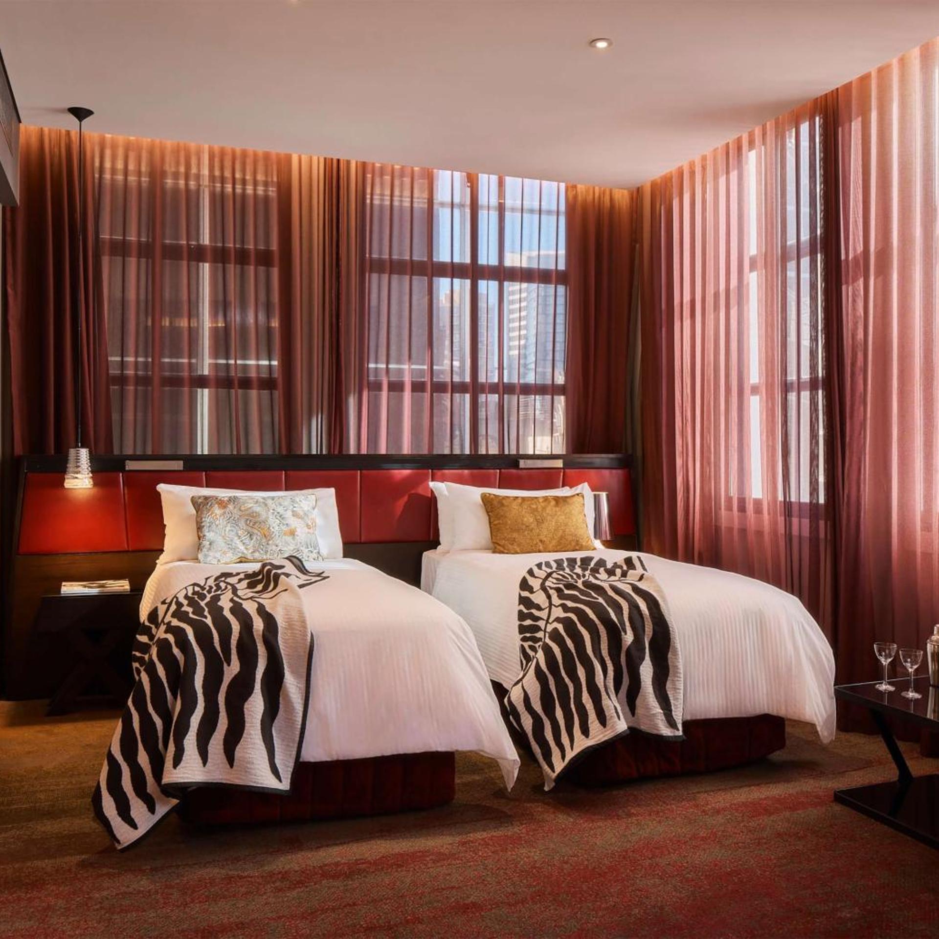 Qt, Twin Beds