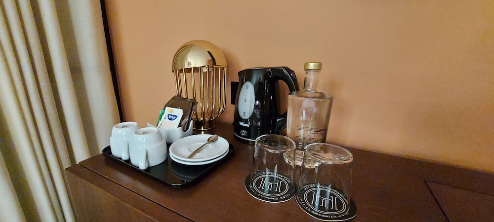 Metier Boutique Hotel 53/76