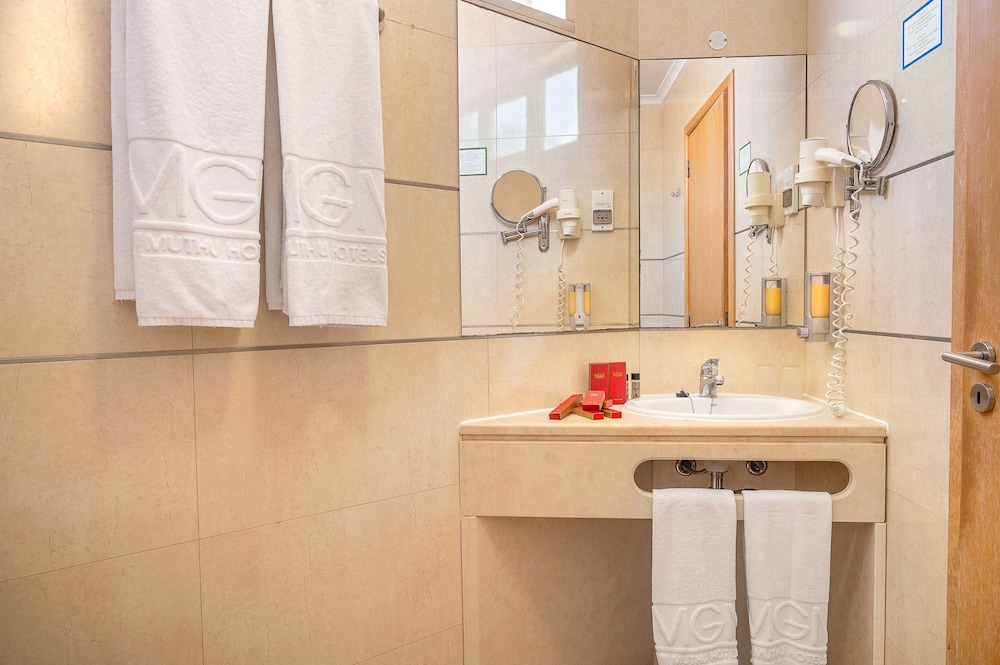 شقة سوبيريور بسرير مزدوج بإطلالة على الحديقة بغرفة نوم واحدة مع أريكة، Muthu Clube Praia Da Oura 6/7