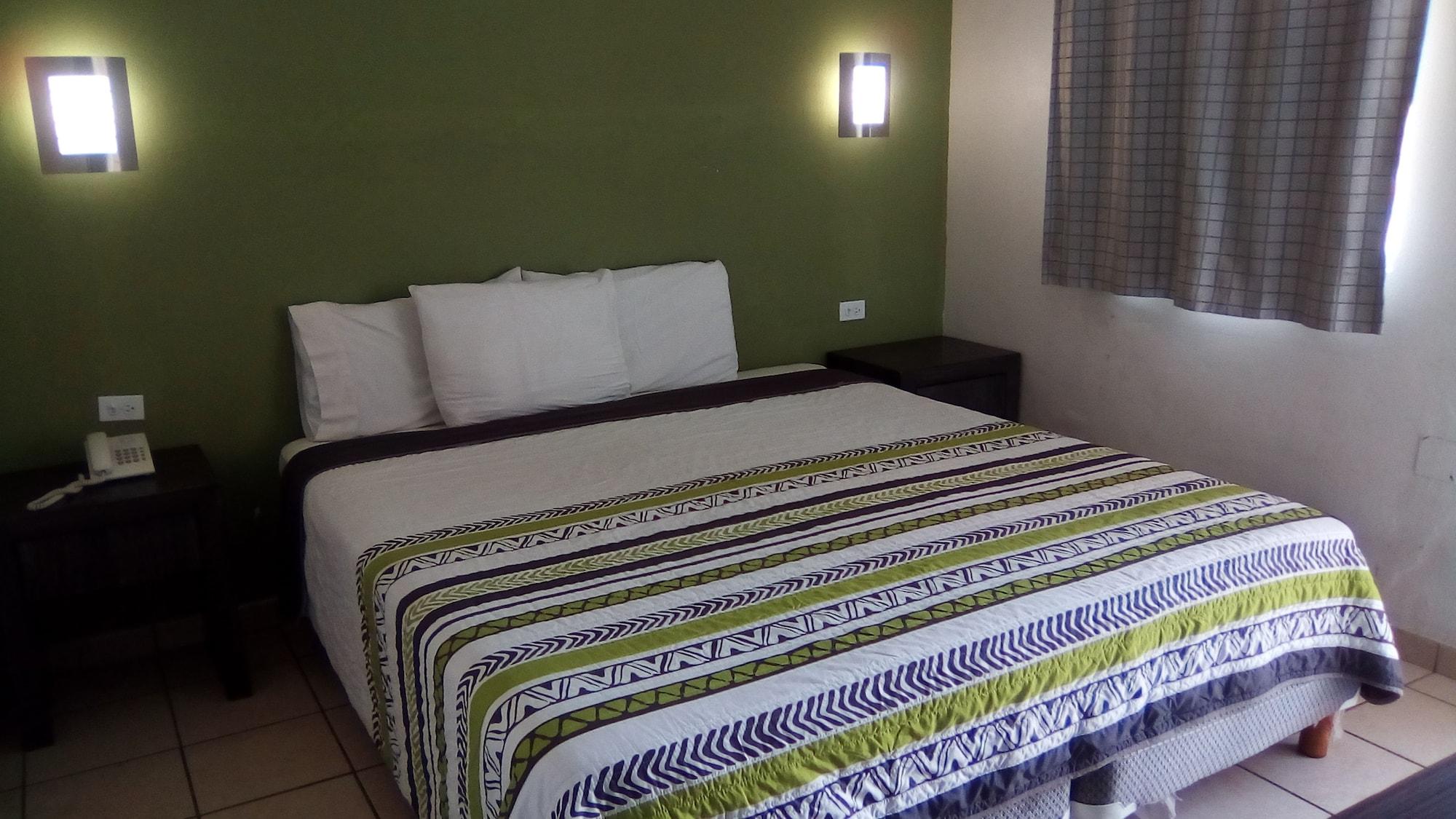 Hotelco Inn 8/19
