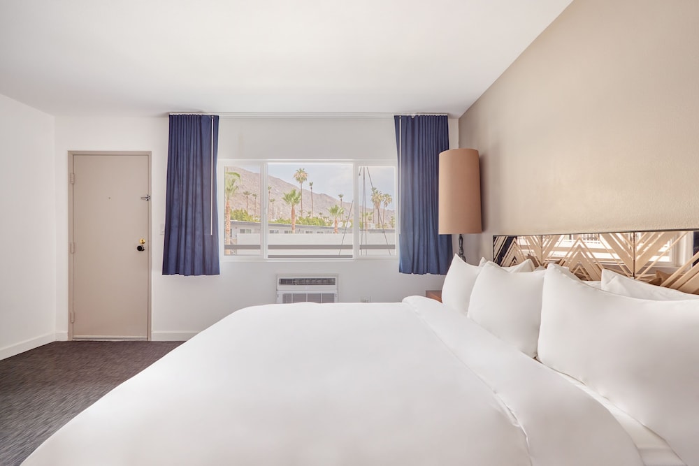 V Capri Palm Springs, a Dolce by Wyndham 11/50