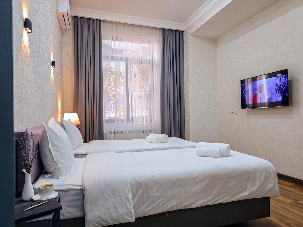 Parklane Hotel 9/44