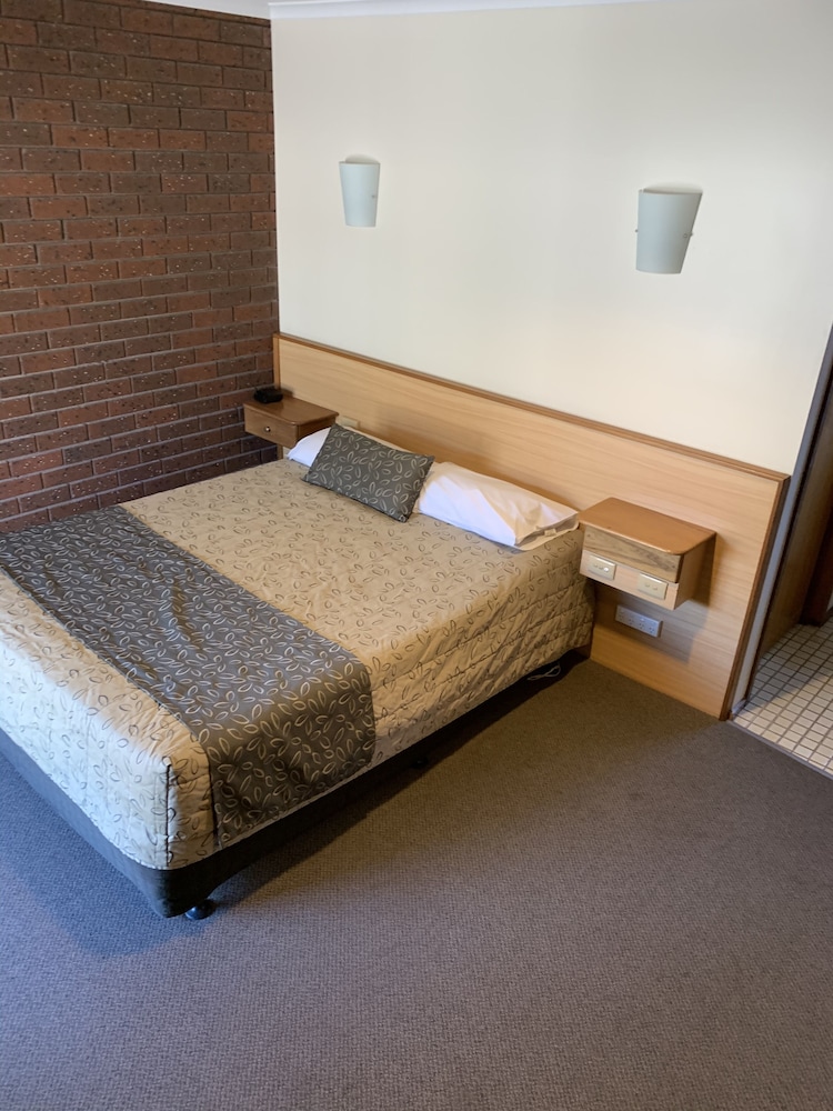 Tanjil Motor Inn 17/48