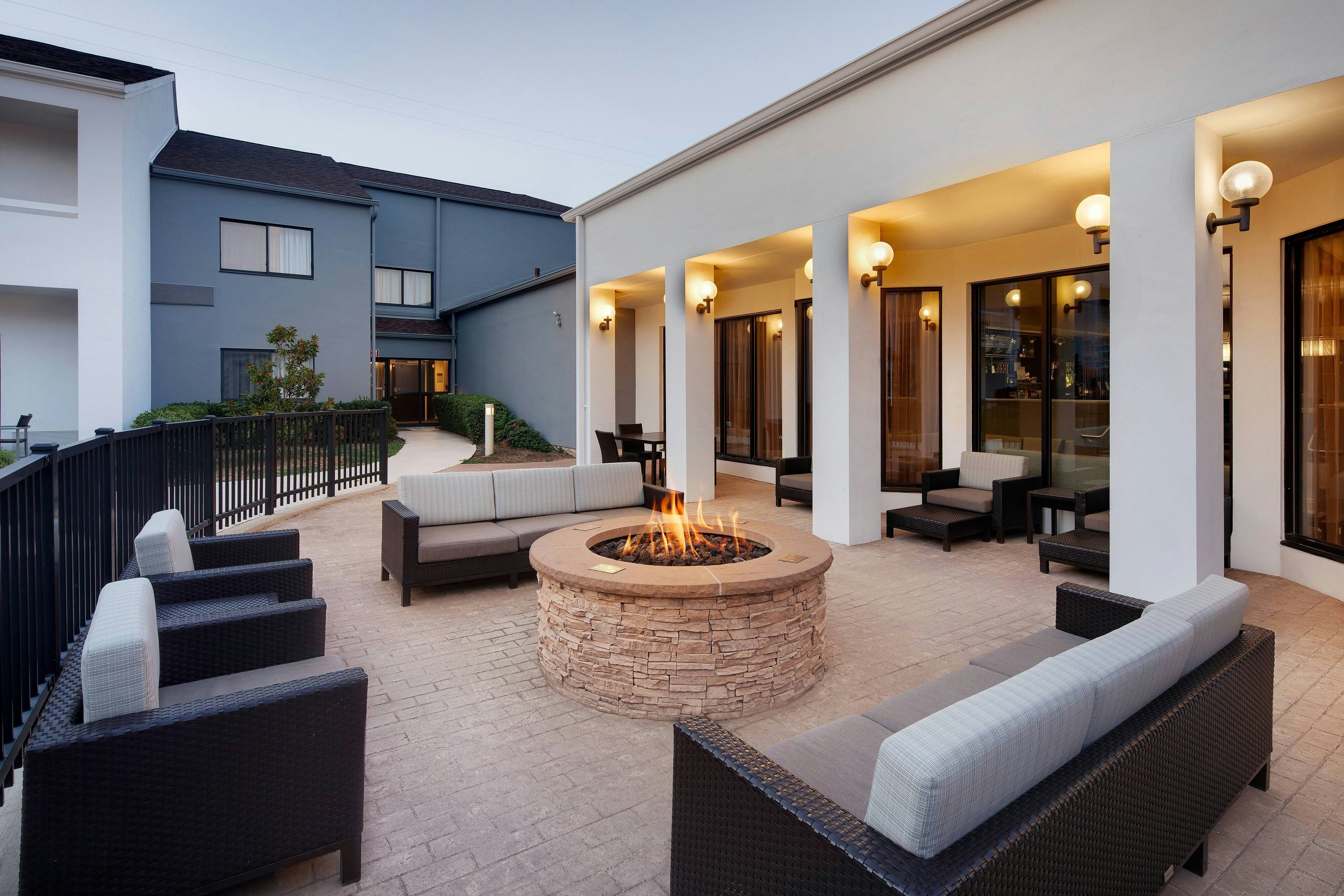 Courtyard Dallas Addison Midway 29/49
