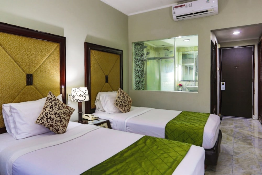 Johns Pardede International Hotel 14/36