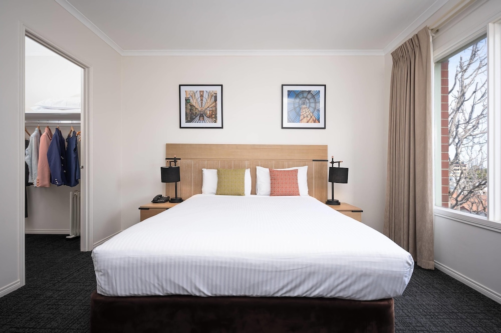 EFFICIENCY, SUITE, MULTIPLE BEDS