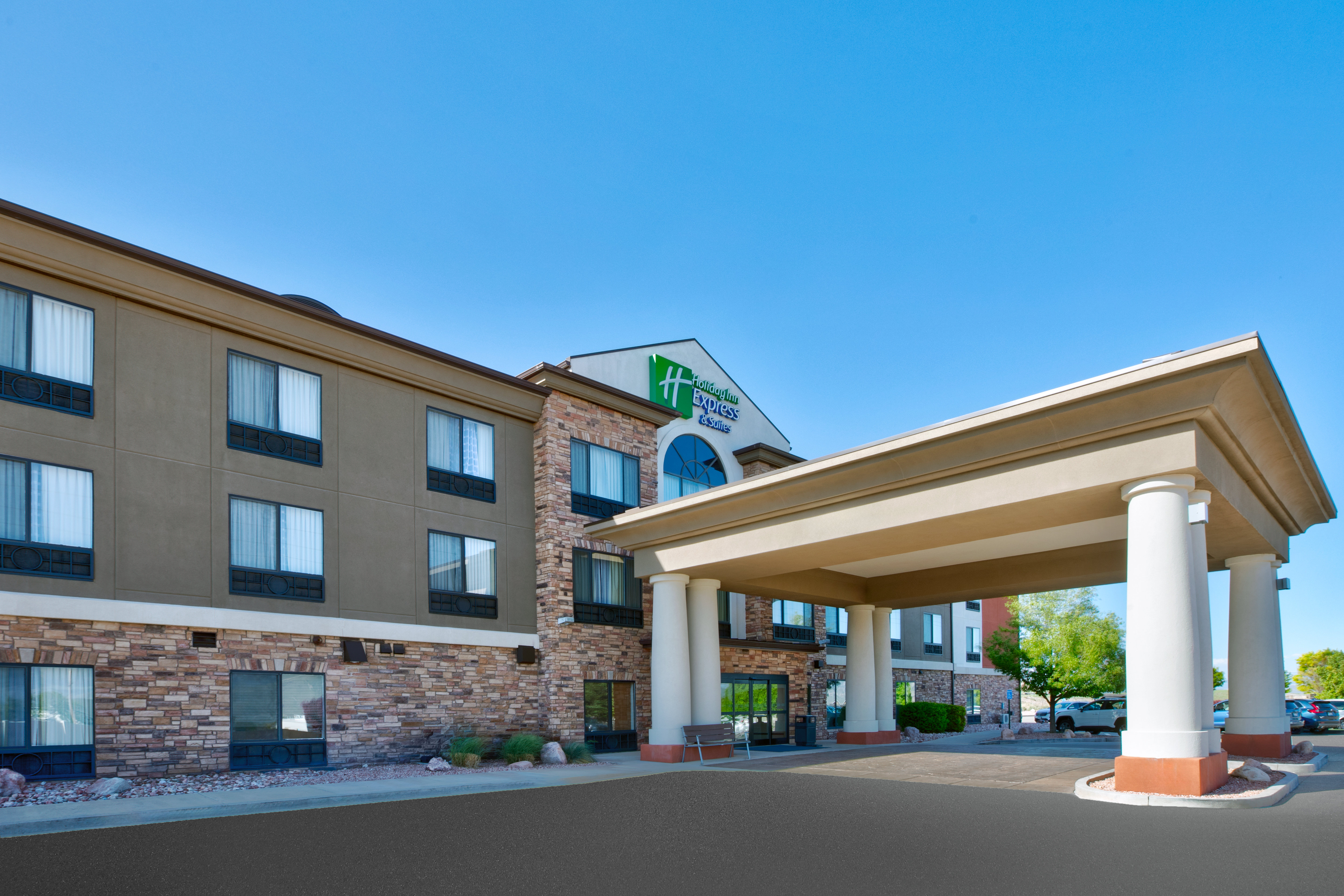 Holiday Inn Express Hotel Suites Richfield 8/62