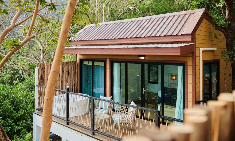 Lub d Koh Tao Tanote Bay 6/63