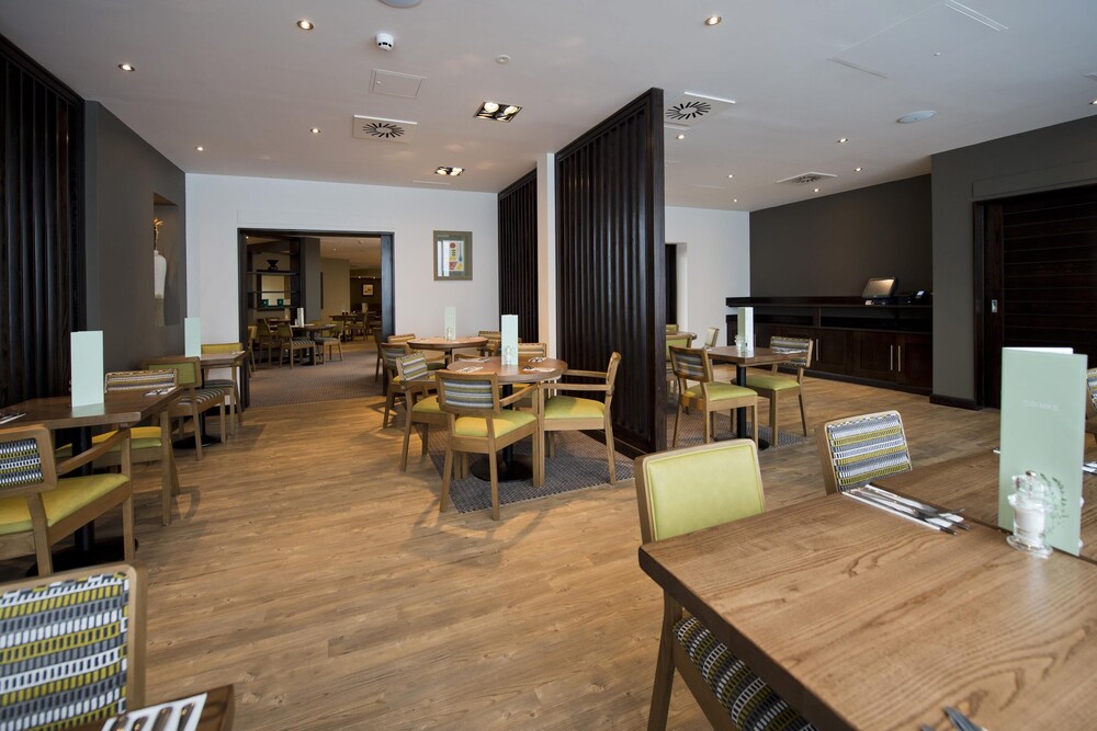 Premier Inn London Heathrow Airport Terminal 4 45/65