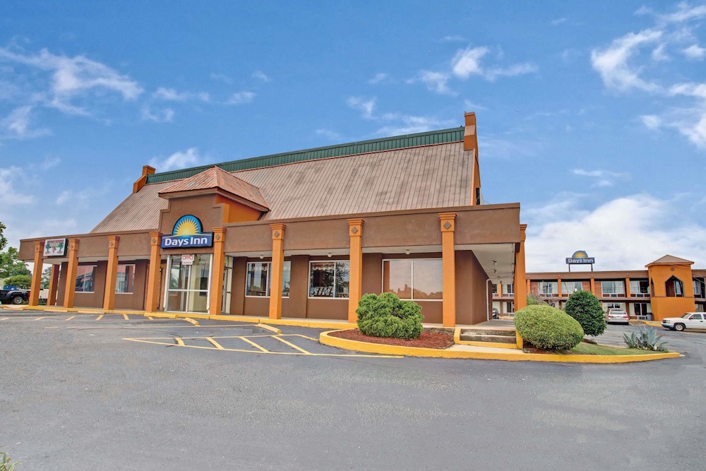 Days Inn By Wyndham Benson 1/33