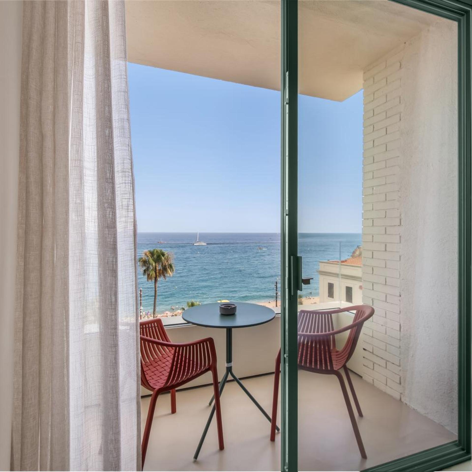 Suites by Miramar 32/50