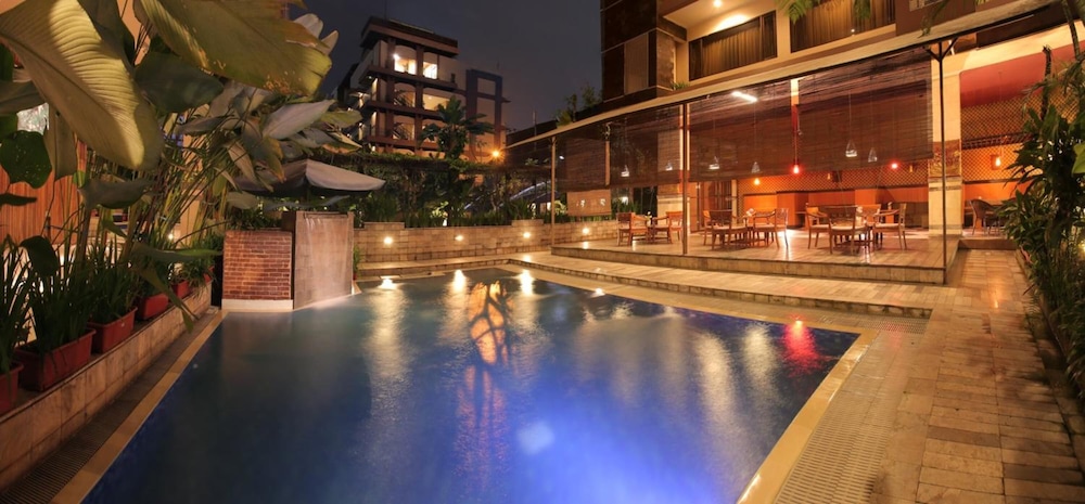 BALI WORLD HOTEL 45/46